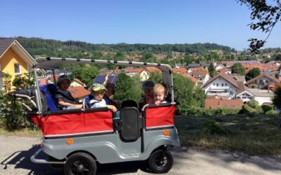 Ein Wunsch geht in Erfüllung: E-Bus für den Kindergarten