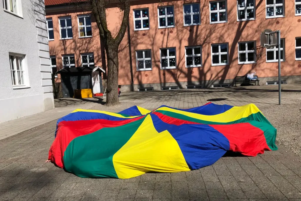 OGT-Lentner_Tuch-02_Kinderhilfe-Oberland