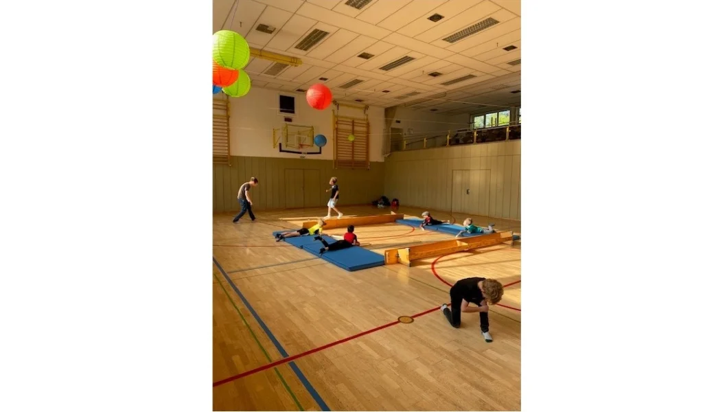 Kinderhilfe-Oberland_Mini-Mühle-25_Turnhallen-Olympiade-01