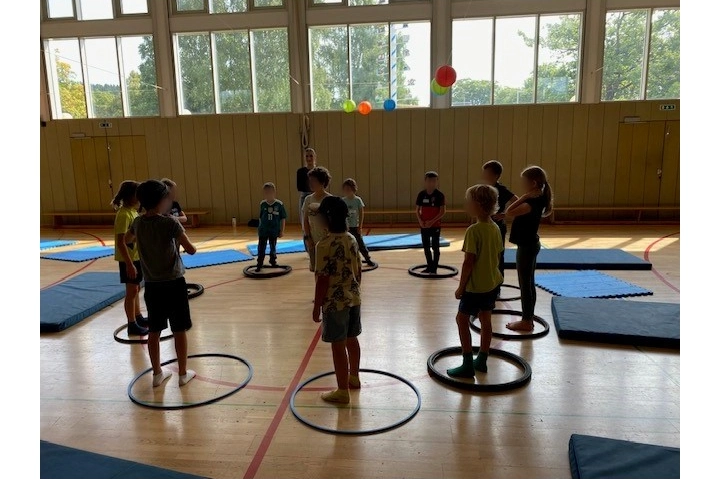 Kinderhilfe-Oberland_Mini-Mühle-25_Turnhallen-Olympiade-02